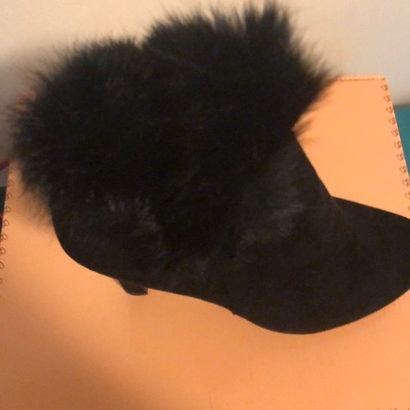 Black suede and fur boot - Picture 2 of 5